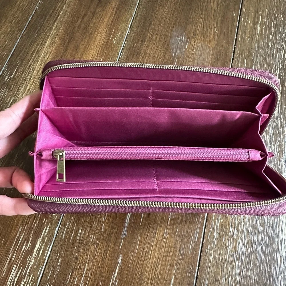 NWOT Travelon wallet